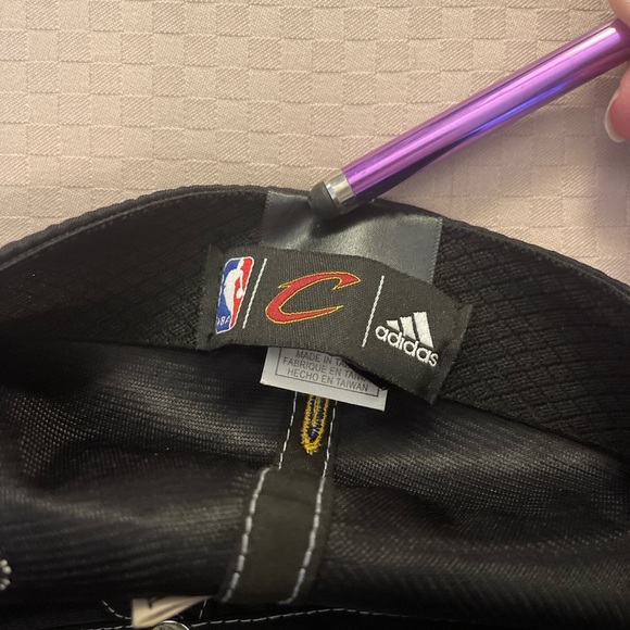 Adidas NBA Cleveland Cavaliers Superflex NWT black fitted hat cap Size L/XL. - Picture 6 of 8